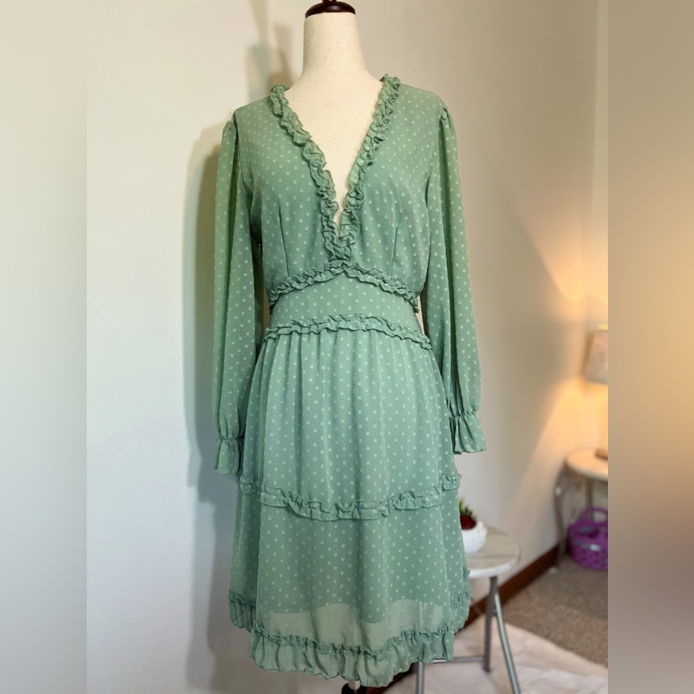 Dress, Size M, Color Mint with details of polka dots on the fabric